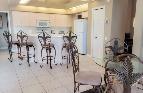 Saint Armands Key House | 4 BR canal home Sleeps 8 by FVC