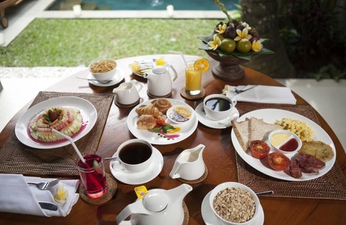 Kedewatan Villa | 4 BR Royal Private Villa Nice view of the Square