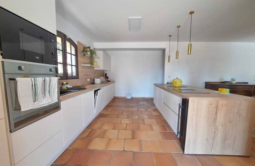 Le Cannet Villa | 4 BR Villa with Pool, Sea View, AC, Parking. - BENAKEY