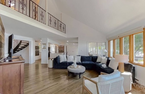 Solomons House | 4-BR Waterfront Turret Home