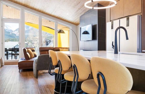 Teepee Town House | 4 BRs with Epic Mountain View, Hot Tub, Garage EV Port, Super High Ceiling