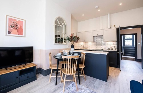 Salisbury Apartment | 4 Castle Mews