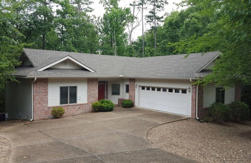 Hot Springs Village House | 4 Charca Way - HDTV, WIFI. Nicely furnished vacation rental home in Magellan