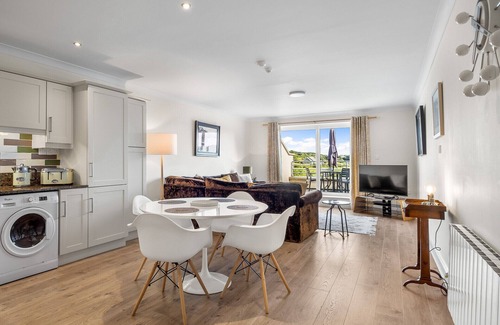 Clifden Apartment | 4 Harbour Heights - Sea Views that Wow