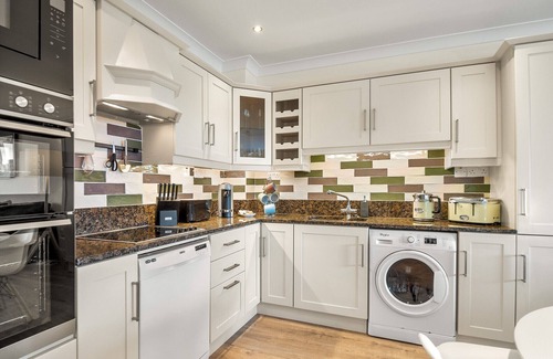 Clifden Apartment | 4 Harbour Heights - Sea Views that Wow