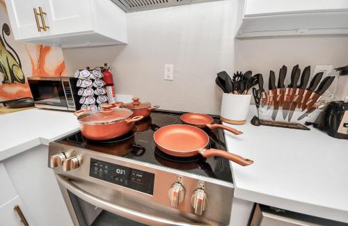 Southeast Houston House | 4 Homes Sleeps 18 Themed Gated Parking NRG