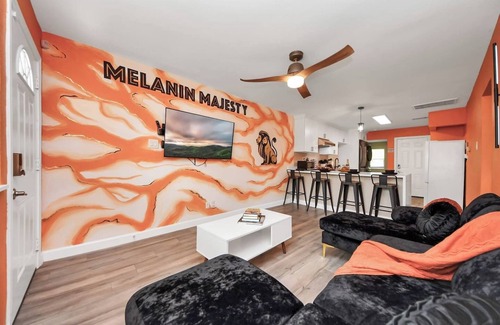 Southeast Houston Apartment | 4 Homes | Sleeps 19 | Themed | Gated Parking | NRG