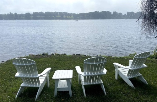 Fair Haven House | 4 King Bed Private Beach +Pet Friendly +Pickleball