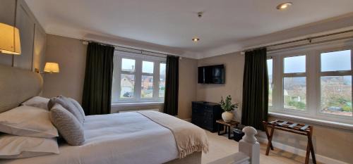 Much Wenlock Hotel | #4 - King Room at The Raven Aparthotel by PureStay