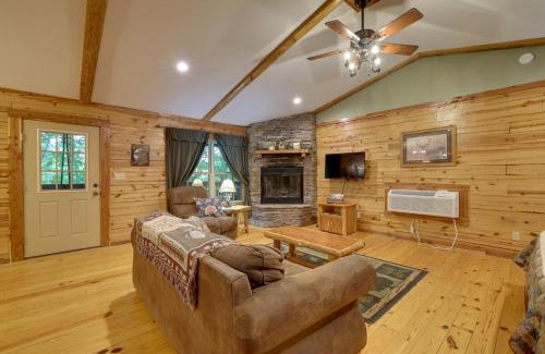 Sylvan Shores House | 4 Mi to Beaver Lake Peaceful Log Cabin with Deck!