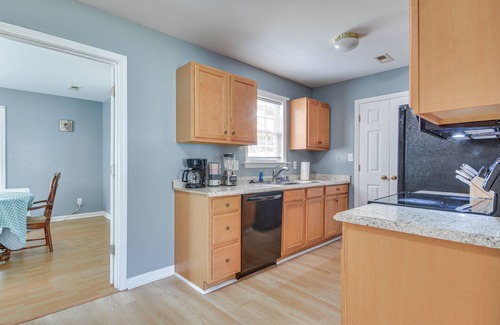 Greensboro House | < 4 Mi to Dtwn Greensboro: Renovated Home w/Yard!