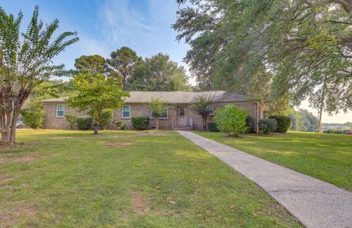 Tuscaloosa House | 4 Mi to Dtwn Tuscaloosa Home with Cozy Den!