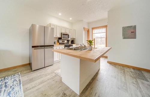 Erie Apartment | 4 Mi to Lake Erie Condo with Golf Course Views!