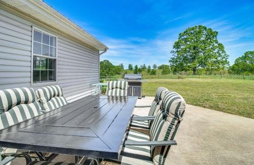 Elizabeth House | 4 Mi to Norfork Lake Country Stay with Farm Views!