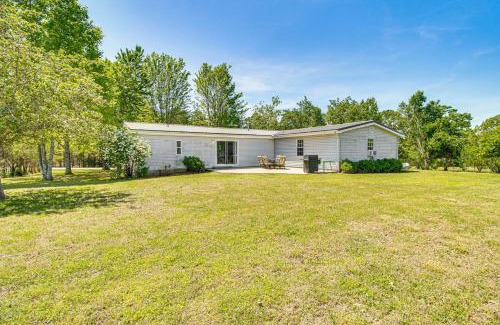 Elizabeth House | 4 Mi to Norfork Lake Country Stay with Farm Views!