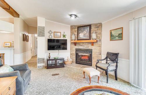 Elizabeth House | 4 Mi to Norfork Lake Country Stay with Farm Views!