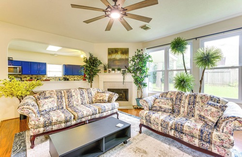 Spring House | 4 Mi to Old Town Spring: Family Retreat w/Yard!