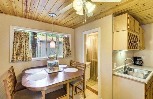 Pinetop-Lakeside Cottage | 4 Mi to Rainbow Lake! Serene Home w/Deck