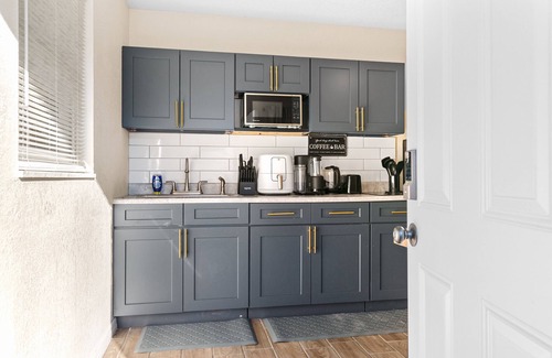 East Tampa House | 4 Miles From Downtown Tampa C