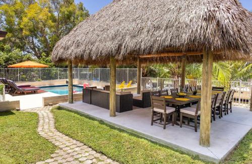 Deerfield Beach House | 4-min Walk to Beach Pool Tiki Canal Boat Dock