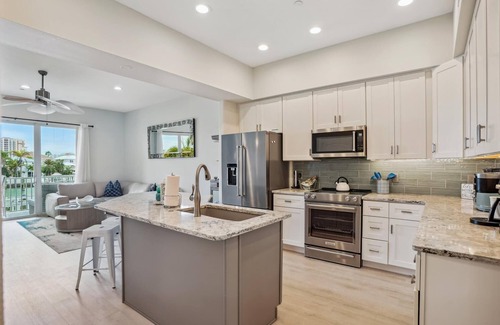 Clearwater Beach Villa | 4 min Walk to Beach, Pool, Private Roof Deck, Ping Pong