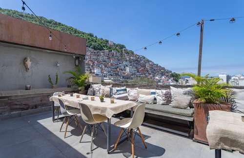 Zona Sul House | 4 Modern Private Ensuites in Ipanema Hills