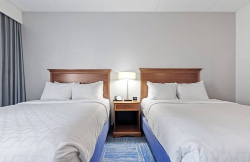 East Texas Hotel | 4 Rooms with Free Continental Breakfast and Pool Near Hiking at Lehigh Parkway