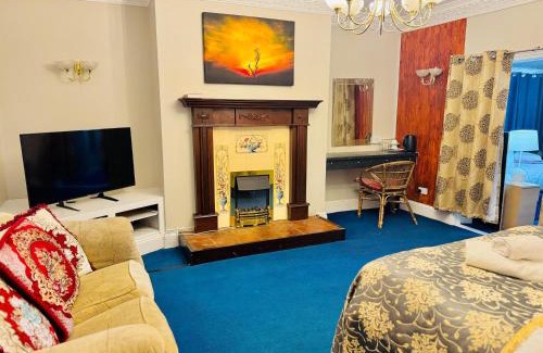 Frampton Hotel | 4 Sisters Inn