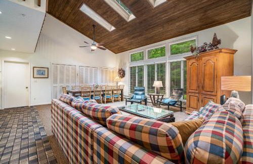 Maple City Apartment | 4 Skippers Wood #1