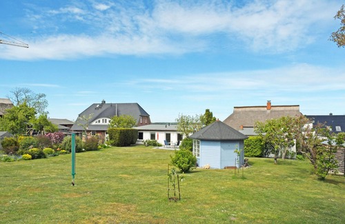 Gager Apartment | 4 - star vacation home Am Brink with garden and sea view