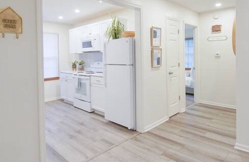 Oread Apartment | [4] StayAwhile: The Modern Retreat, Steps from Mass St!