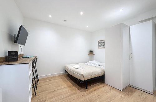 Clermont Ferrand City Centre Apartment | 4 Studios modernes climatisés 8 personnes