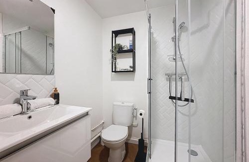 Clermont Ferrand City Centre Apartment | 4 Studios modernes climatisés 8 personnes