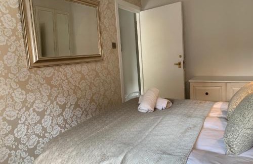 Windsor City Centre Apartment | 4 The Courtyard Central Windsor 2BR