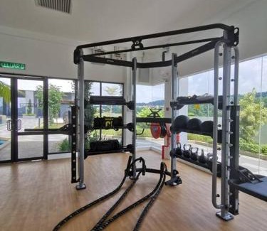 Kampung Bukit Dukong Apartment | 4 Traders Garden 1 Bedroom Pool View Netflix WiFi