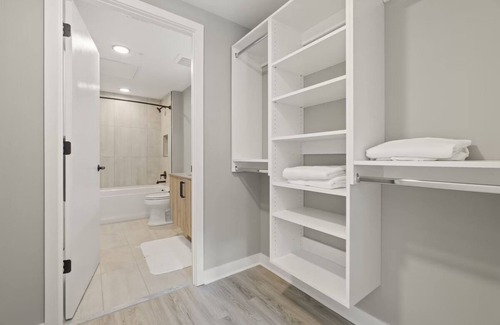 Navy Yard Hotel | 4 Units | Family Getaway Near Capitol Hill | National Gallery & Museums Nearby