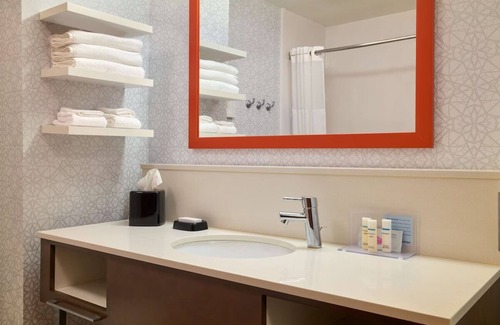 Smithfield Hotel | 4 Units | Smithfield Haven: Ideal for Travelers Seeking Comfort & Style