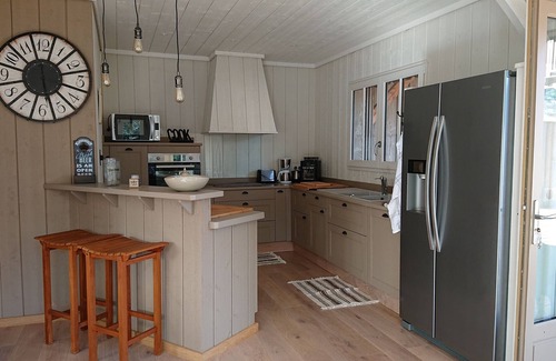 Vendays-Montalivet House | 4* wooden house near ocean beaches, swimming pool, spa, private parking and courtyards