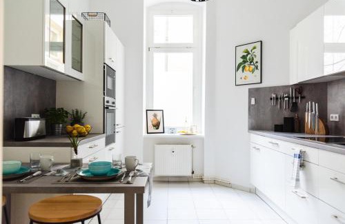 Friedrichshain Apartment | 4-Zi Urban Design 120m² BRANDNEW 200Mbit