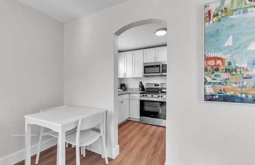 Treasure Island Condo | 🏖️400 ft to Beach☀Pool Side Unit🌴Bungalows #1🌊Heated Pool🐕Dogs Welcome