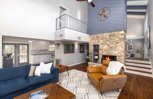 Canyon Lake Villa | 4000+ sf 5/5.5 Villa - 11 beds - POOL, HOT TUB, SPA, FIRE PIT- Huge GAME ROOM!