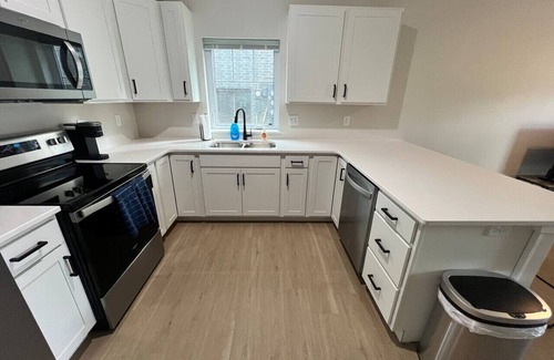 Iowa City House | 406 Large 3 Bedroom 2 Bath Townhome