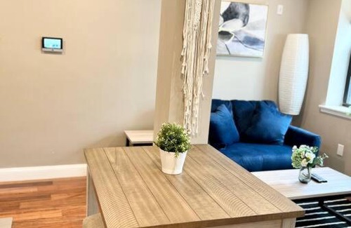 Logan Square Apartment | 407 Sweetest cottage 1bed room Apt in center city