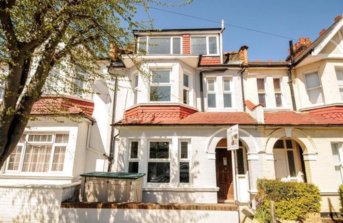 West Hill House | 41 Pirbright Rd, 4 Bed House Near Wimbledon Tennis