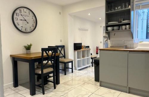 Bury St Edmunds House | 42 Church Row - 2 beds and 2 bathrooms