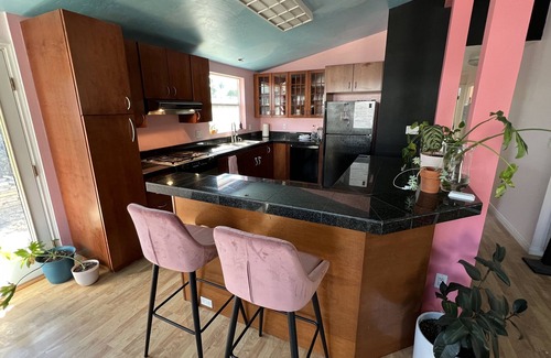 Serra Mesa House | 420 Friendly Peachy Private Room