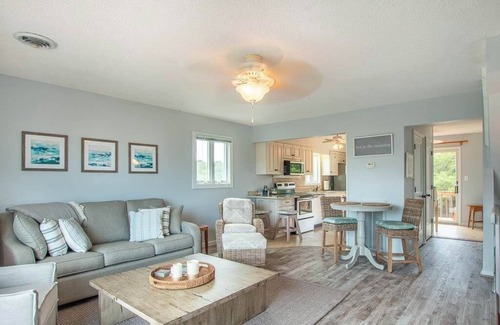 Sea Acres House | 4210- Changes in Latitude, Georgetown Sands condo, outdoor shower, with community pool and tennis