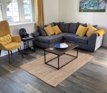 Scurlage House | 44 Gower holiday village Ty Gŵyr Cosy 2 bedroom Chalet with a seasonal indoor pool