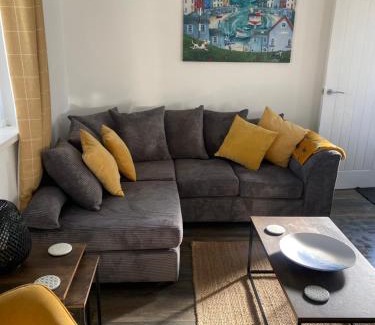 Scurlage House | 44 Gower holiday village Ty Gŵyr Cosy 2 bedroom Chalet with a seasonal indoor pool