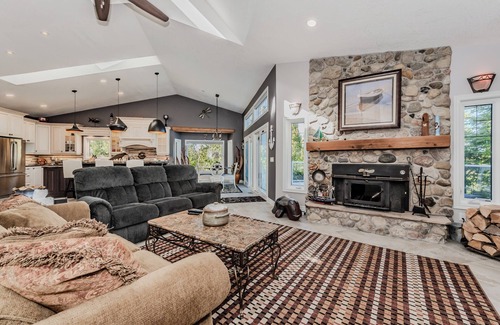 Tobermory Cottage | 45 Degrees North - Tobermory Hot Tub & Games Room